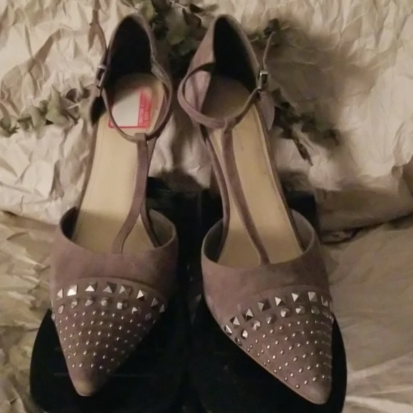 ☆☆Final Price☆☆ BCBGeneration Gray Suede Ankle Strap Heels Size 10M - Picture 2 of 10